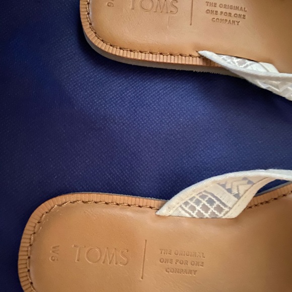TOMS VIV Natural Arrow Mesh sandals PRICE IS FIRM - Picture 2 of 6